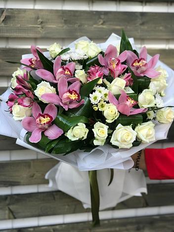 Букет цветов из: Розы и Хризантемы в Параньге
