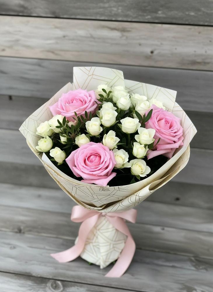 Букет цветов из: Розы в Параньге