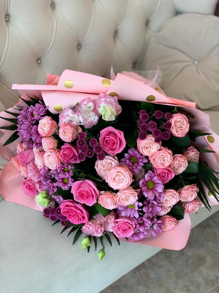 Букет цветов из: Хризантемы, Розы и Лизиантусы в Параньге