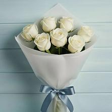 Букет 7 Белых роз Эдлесс Лав в Параньге