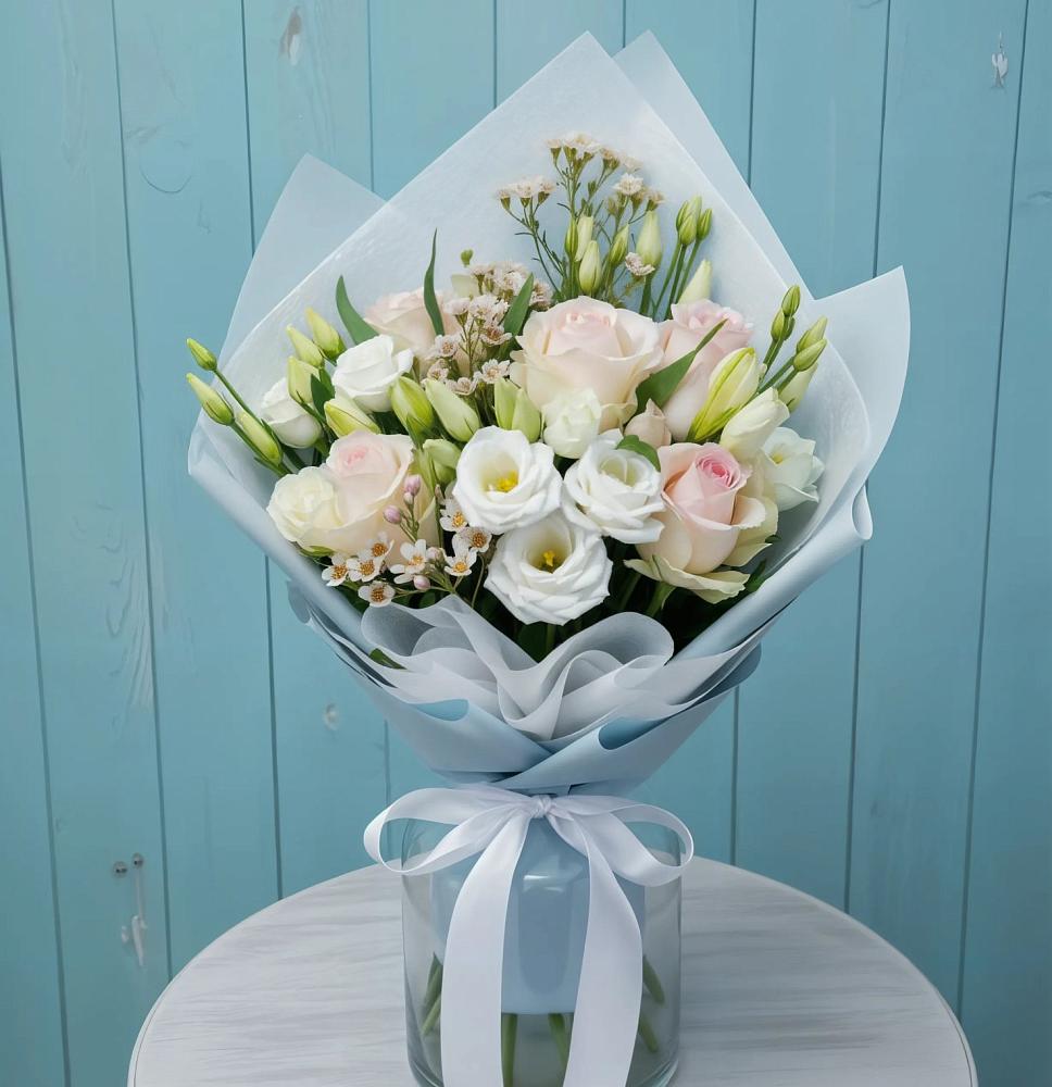 Букет цветов из: Розы и Лизиантусы в Параньге