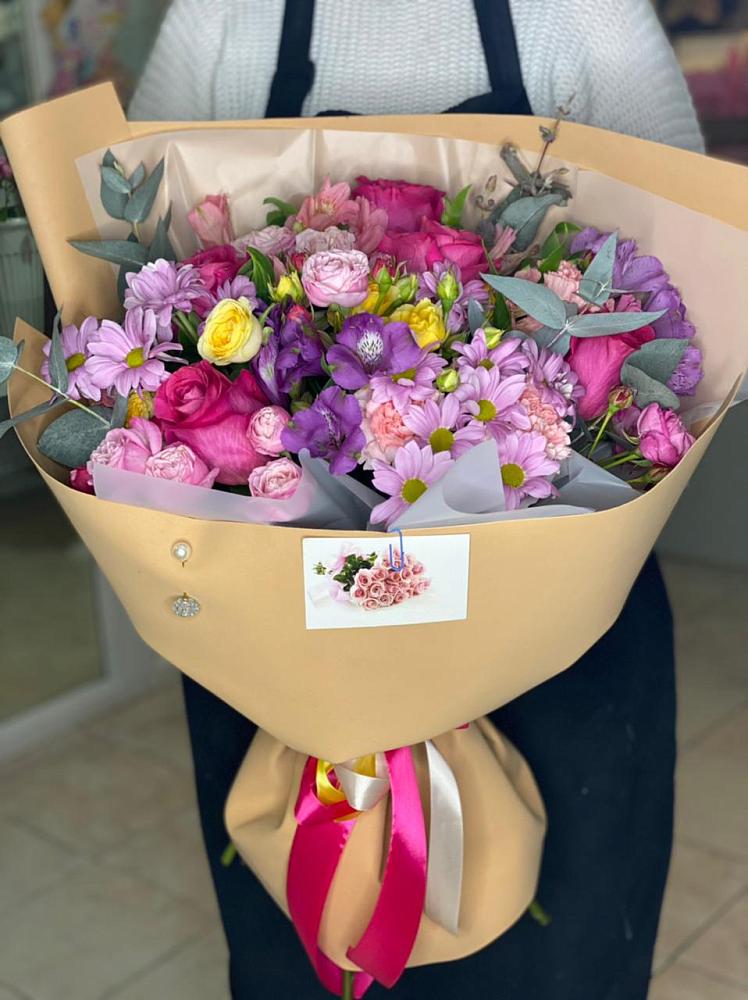 Букет цветов из: Хризантемы, Гвоздики и Альстромерии в Параньге