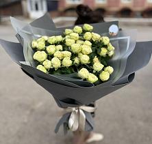 Букет Белые кустовые розы Солинеро в Параньге