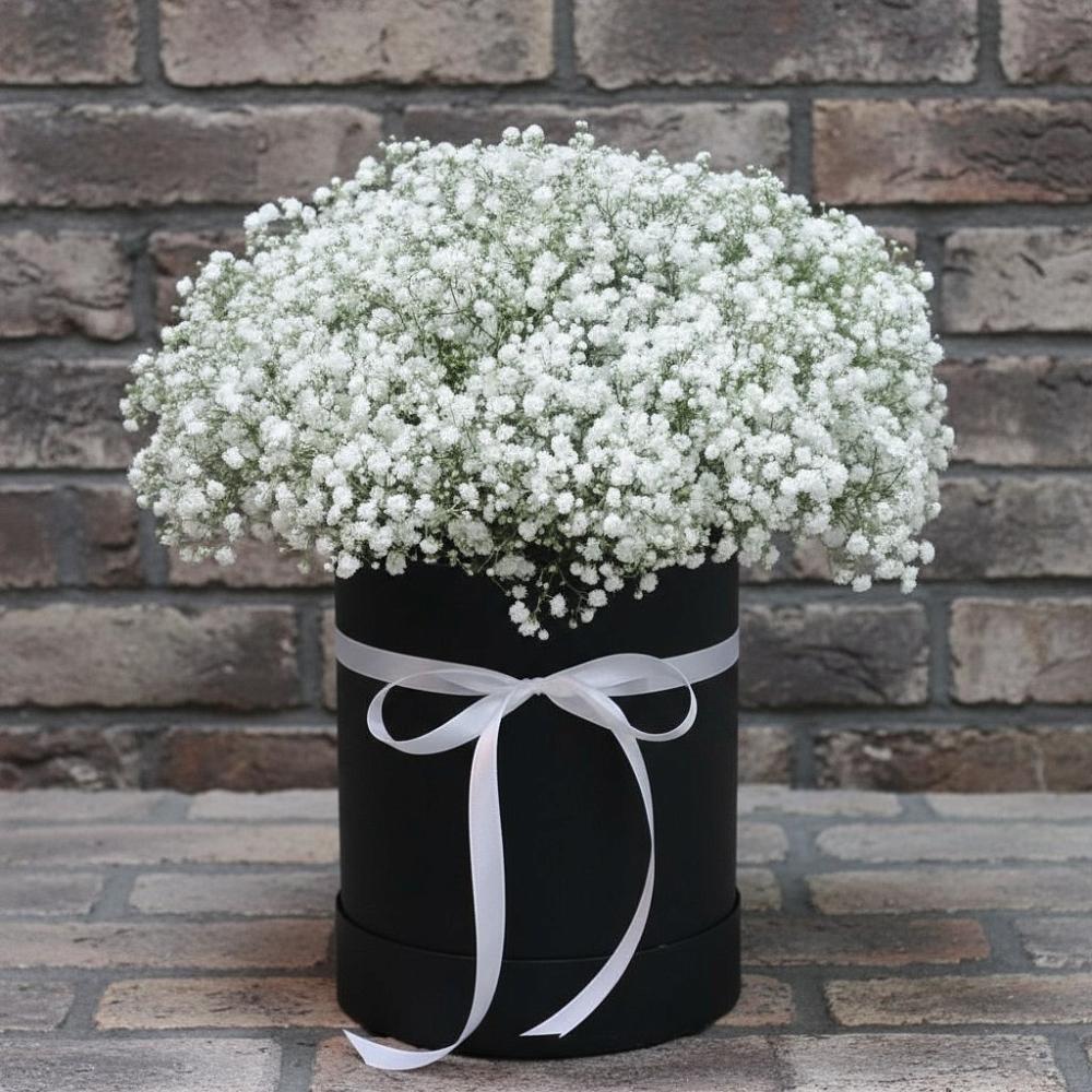 Цветочная композиция из Гипсофила в шляпной коробке в Параньге