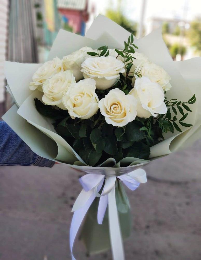 Букет Белые розы Проуд в Параньге