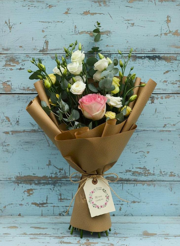 Букет цветов из: Розы и Лизиантусы в Параньге