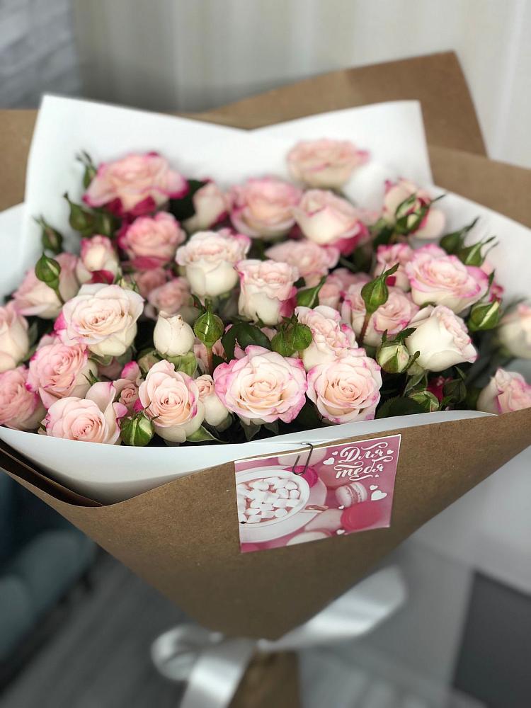 Букет цветов из: Розы в Параньге