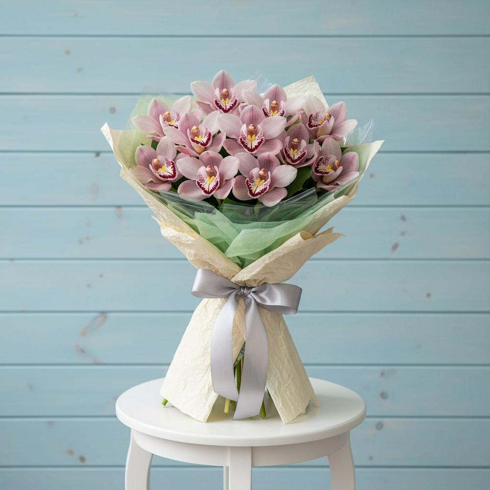 Букет цветов из: Орхидеи и Розы в Параньге