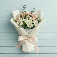 Букет цветов из:  Альстромерии в Параньге