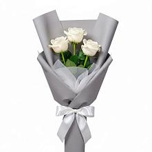 Букет 3 белые розы в Параньге