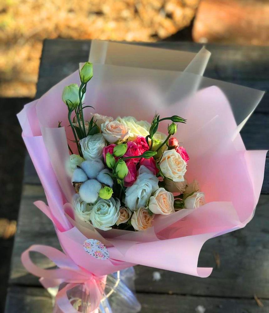 Букет цветов из: Розы и Лизиантусы в Параньге