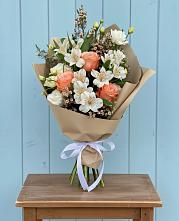 Букет цветов из:  Альстромерии, Лизиантусы, Розы и Хризантемы в Параньге