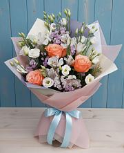 Букет цветов из:  Лизиантусы, Розы, Альстромерии и Гипсофила в Параньге