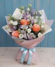 Букет цветов из:  Лизиантусы, Розы, Альстромерии и Гипсофила в Параньге