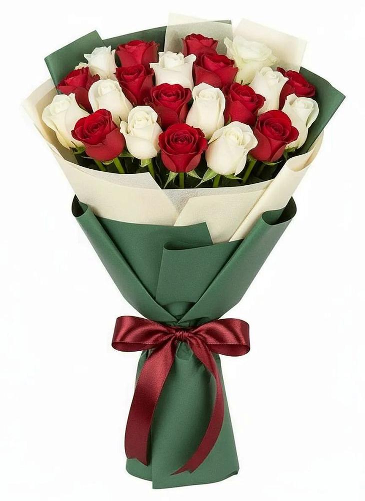 Букет Микс из красных и белых роз в Параньге