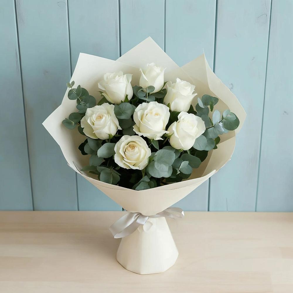 Букет Белые розы в Эвкалипте в Параньге