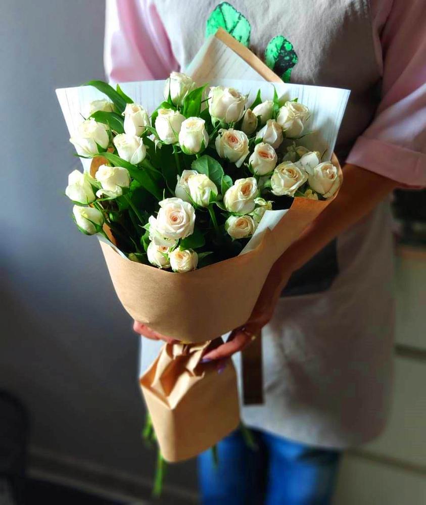 Букет цветов из: Розы в Параньге