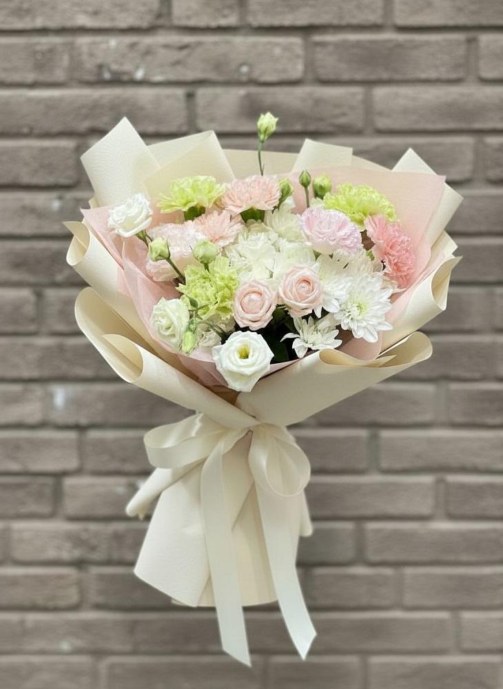 Букет цветов из: Гвоздики, Розы, Лизиантусы и Хризантемы в Параньге