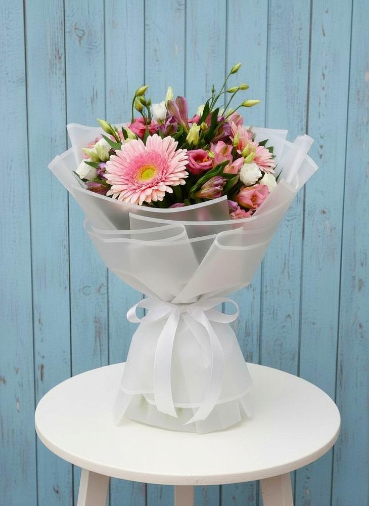 Букет цветов из: Герберы, Альстромерии и Лизиантусы в Параньге