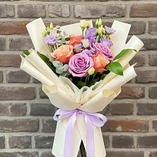 Букет цветов из:  Лизиантусы и Розы в Параньге