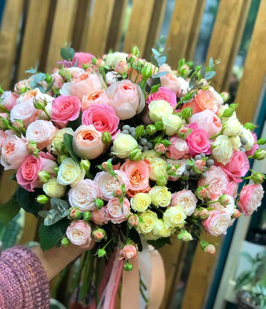 Букет цветов из: Розы в Параньге