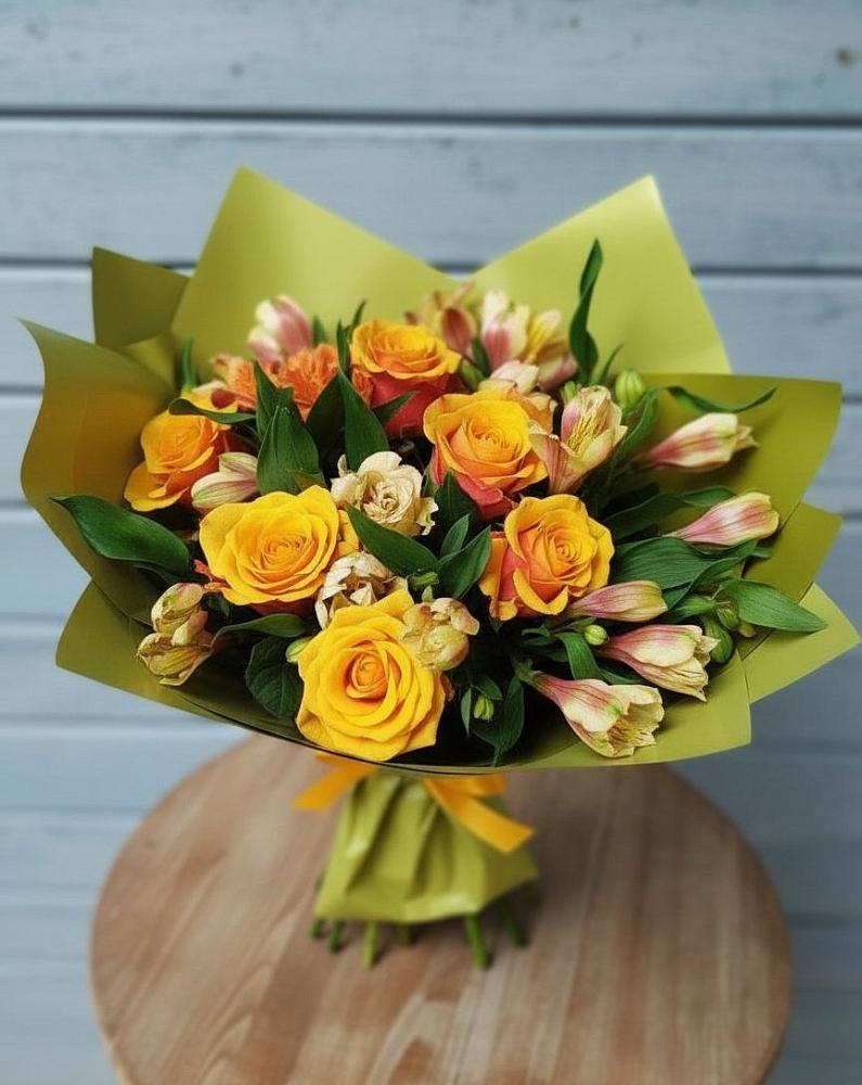 Букет цветов из: Альстромерии и Розы в Параньге