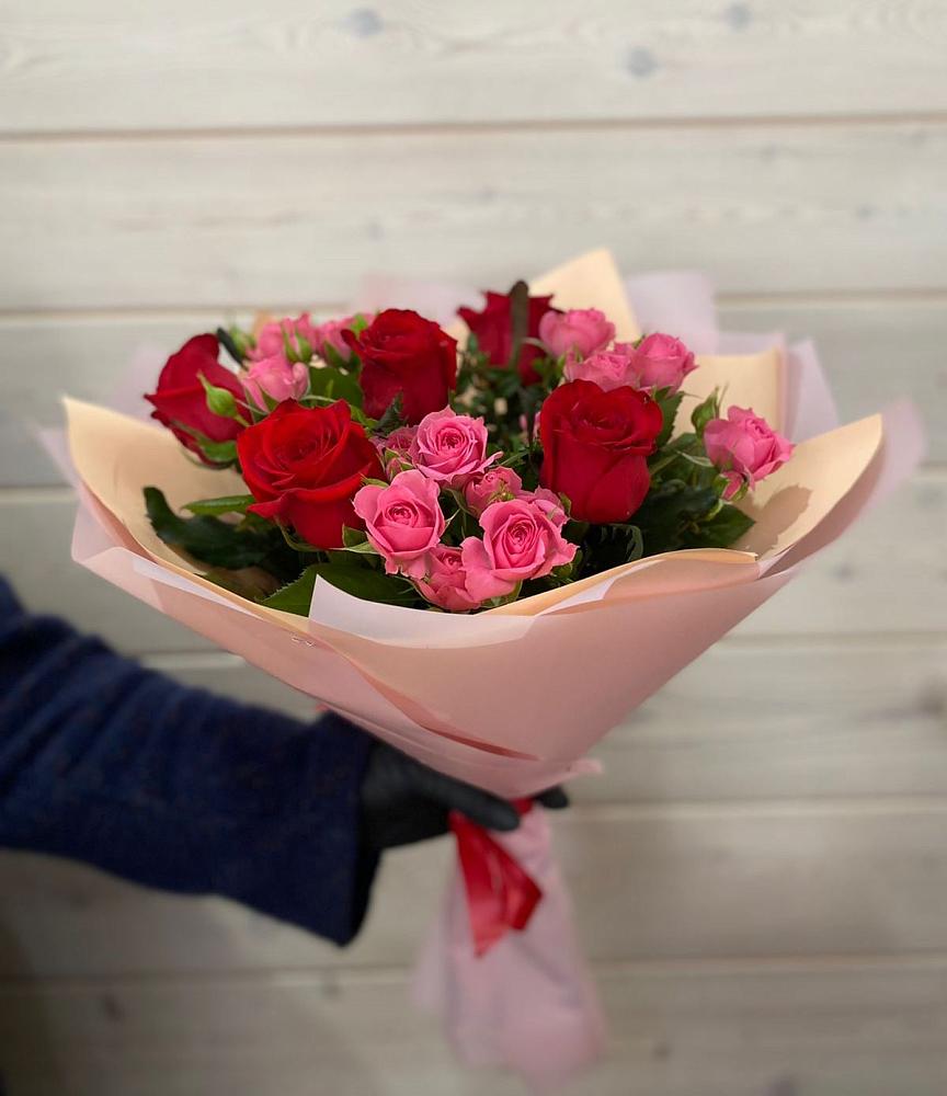 Букет цветов из: Розы в Параньге