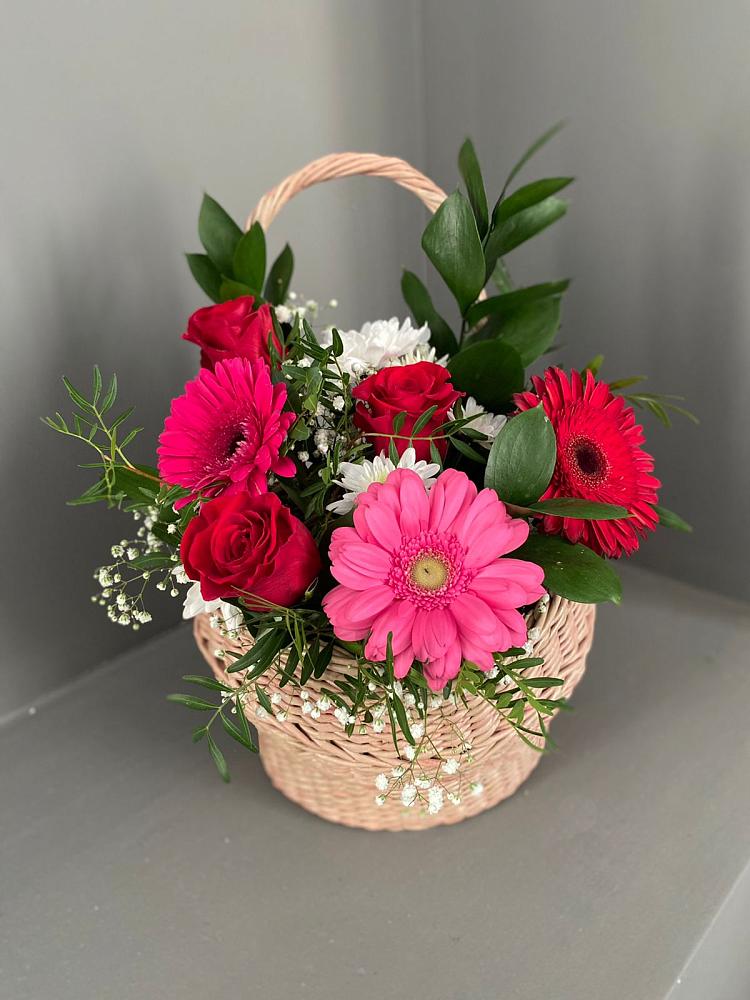 Цветочная композиция из Розы, Хризантемы и Герберы в корзине в Параньге