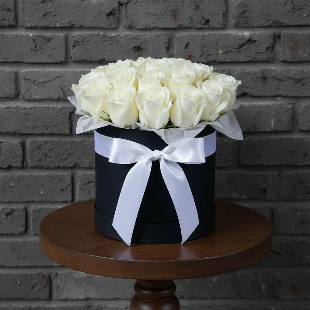 Цветочная композиция из Розы в шляпной коробке в Параньге