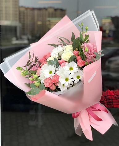 Букет цветов из: Розы, Лизиантусы и Хризантемы в Параньге