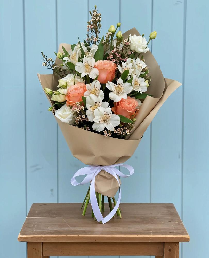 Букет цветов из: Альстромерии, Лизиантусы, Розы и Хризантемы в Параньге