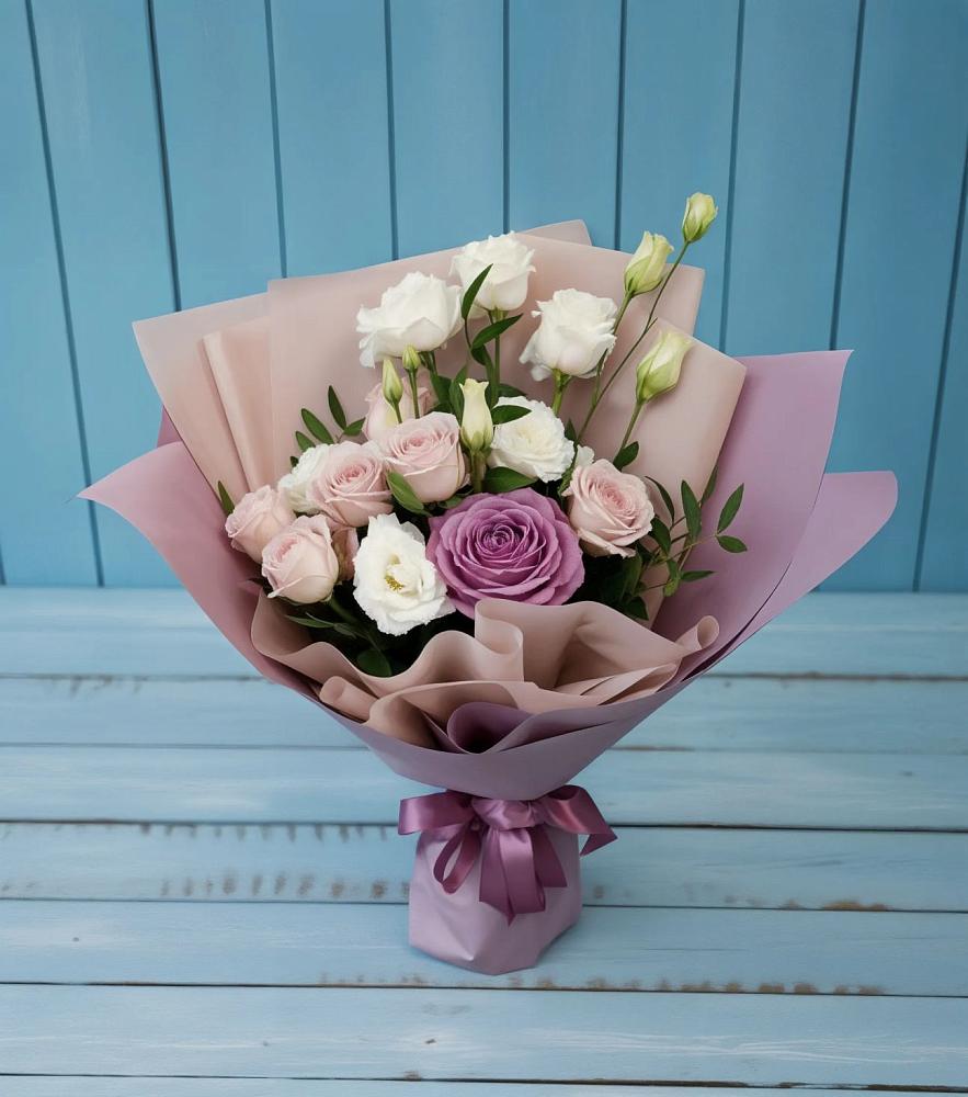 Букет цветов из: Розы и Лизиантусы в Параньге